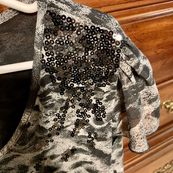 Classy Blouse - Picture 3 of 4